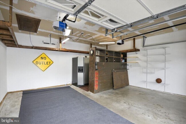 Building Photo - 10 Nelson Rd