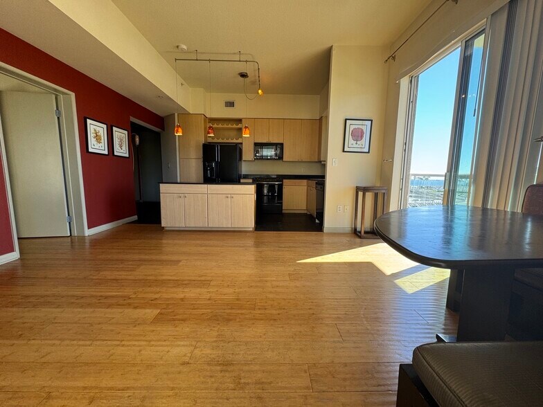 Building Photo - 488 E Ocean Blvd