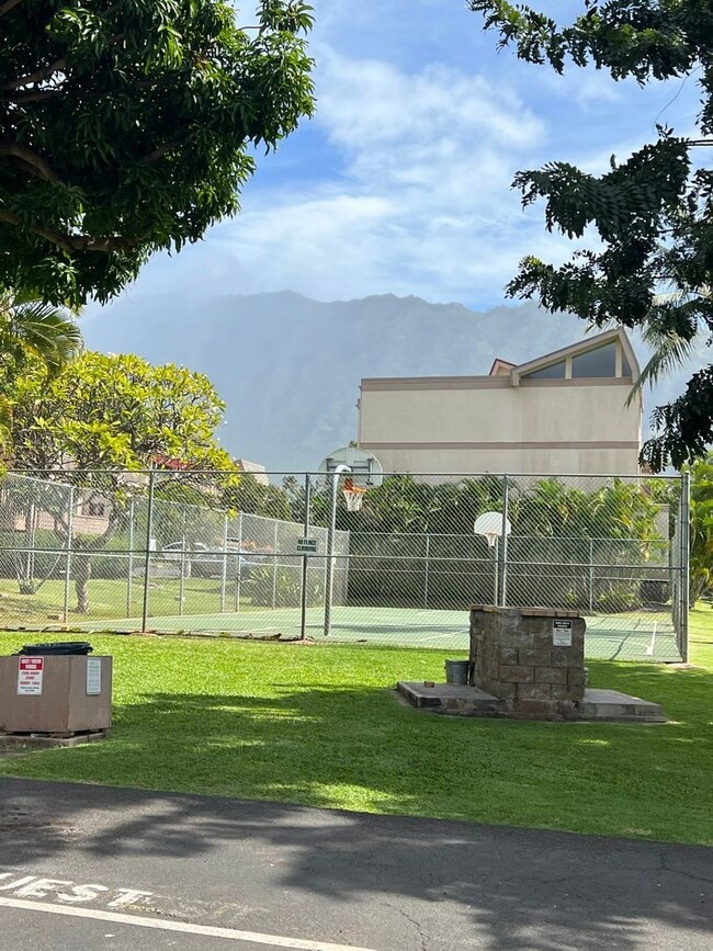 Building Photo - 2bdrm 1bth 1pkg located in Beautiful Makaha Valley Plantation