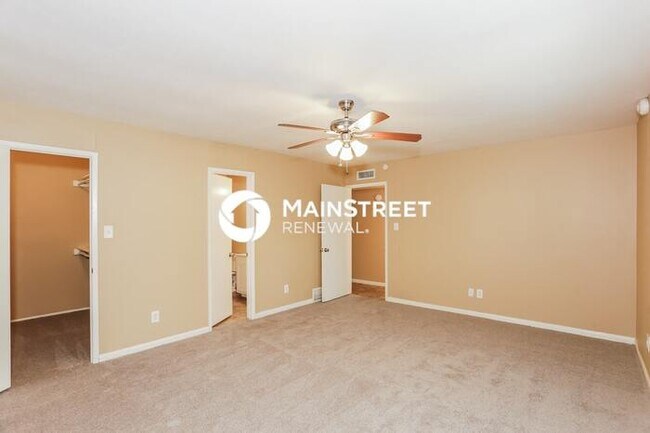 Building Photo - 3 Bedroom Pet-Friendly Home in Arlington, TX with Main Street Renewal