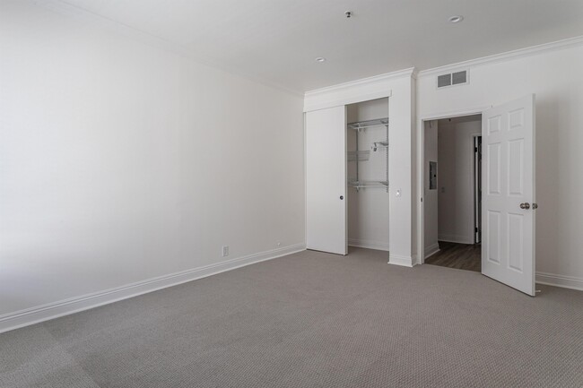 Building Photo - 5865 Friars Rd