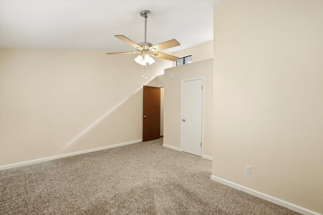 Building Photo - 2658 Millbank Dr