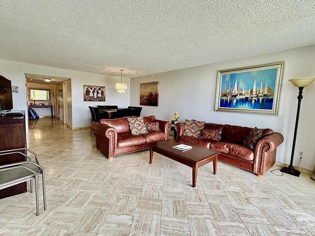 Building Photo - 2671 S Course Dr
