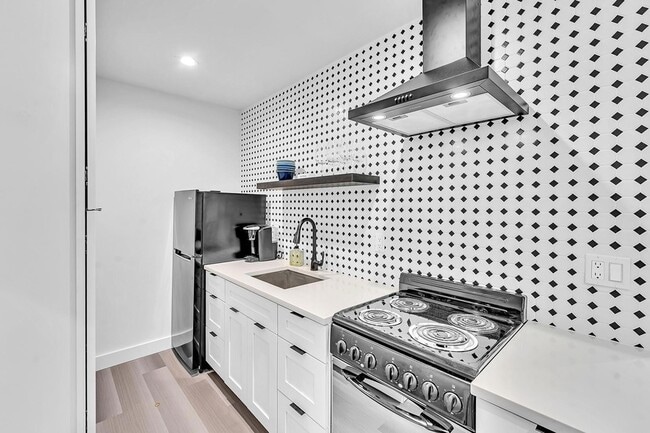 Building Photo - 649 NE 16th Terrace