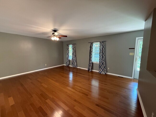 Building Photo - 678 Jefferson Dr