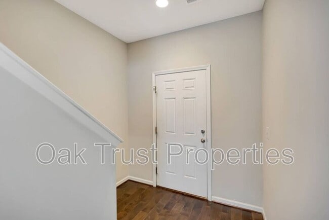 Building Photo - 504 Truman Dr