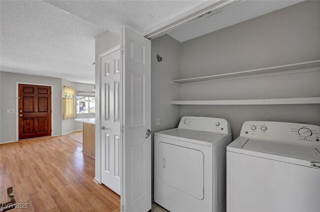Building Photo - 913 Falconhead Ln