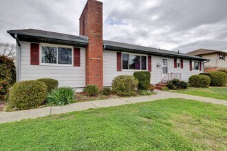 Building Photo - 609 Birch Dr