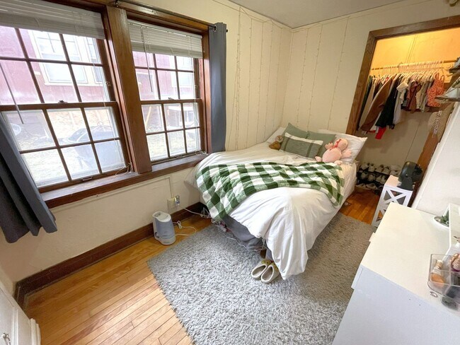 Building Photo - 46 N Breese Terrace