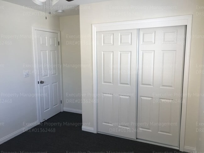 Building Photo - Bluehorse Townhomes