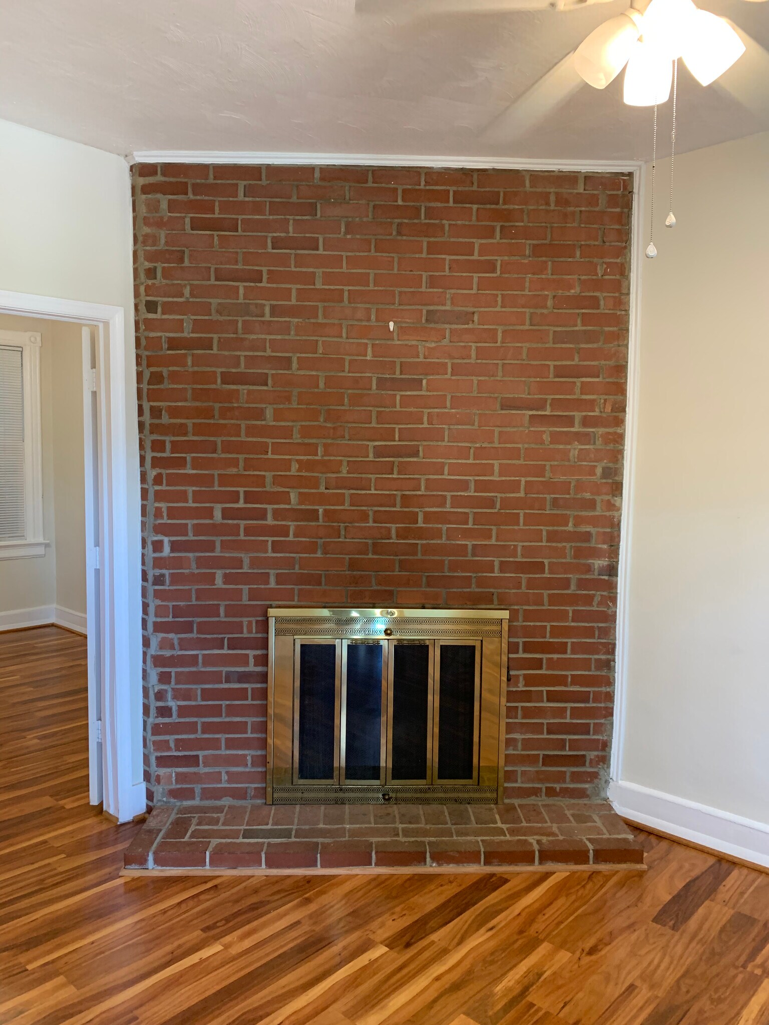 Building Photo - 527 9th St NE