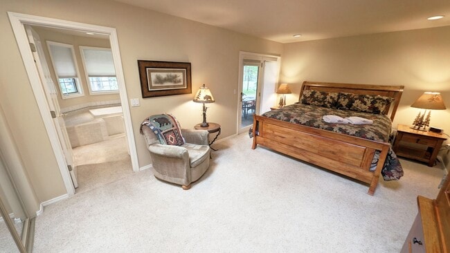 Building Photo - Furnished Sunriver 3 Bedroom Home Availabl...