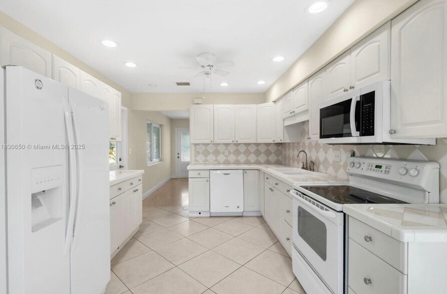 Primary Photo - 330 NE 42nd Ct