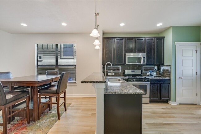 Building Photo - 2101 Rivers Edge Way
