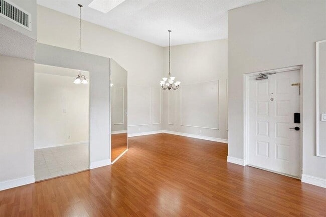 Building Photo - 13770 Oneida Dr