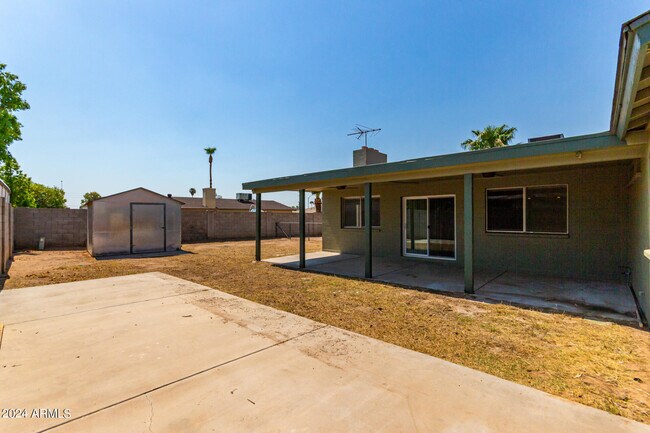 Building Photo - 3827 W Meadow Dr