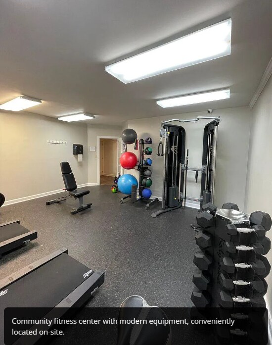 Building Photo - 521 N Graham St