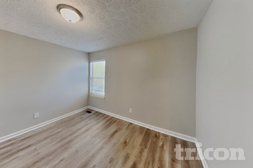 Building Photo - 2773 Riverbend Dr
