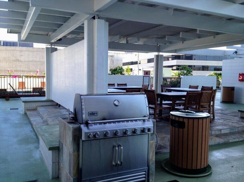 BBQ Grill and Dining Area - 225 Queen St