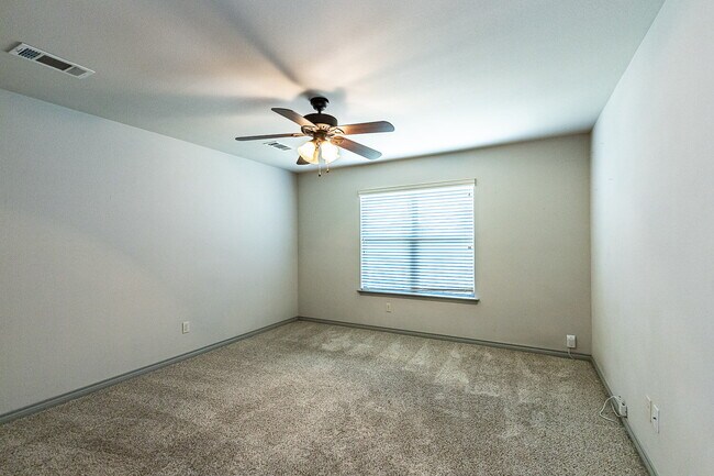 Building Photo - Gorgeous Home in Cooper District