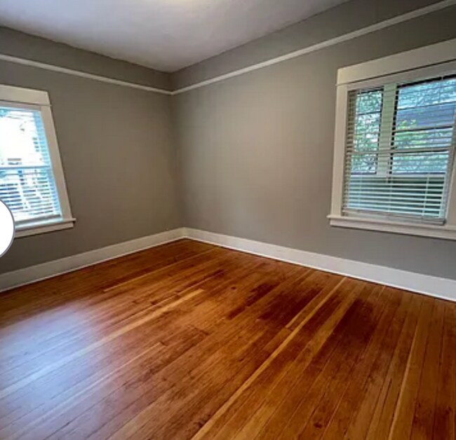 Building Photo - 4-Bedroom Home in SW Portland! Hardwood floors, spacious deck, full basement, separate entry for ...