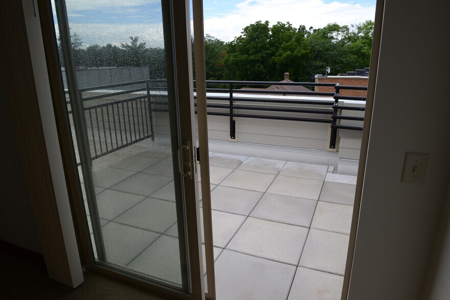 Building Photo - 1917 Monroe St