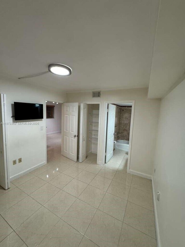 Building Photo - 2575 SW 27th Ave