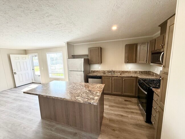 Building Photo - 9356 River Dr