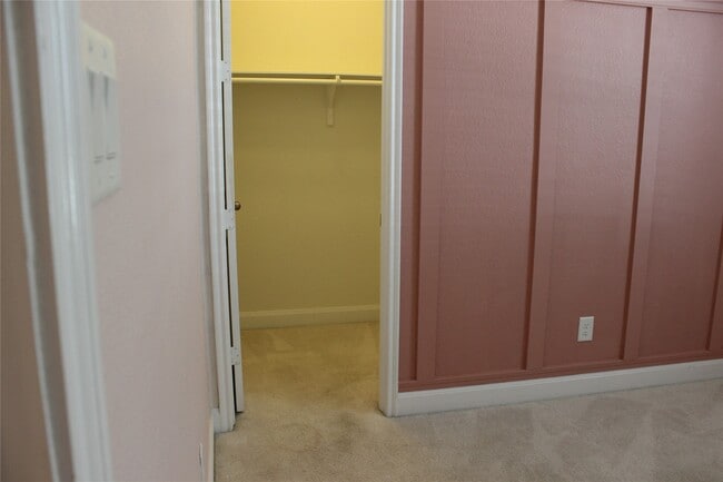 Building Photo - 8727 Stoney Brook Ln