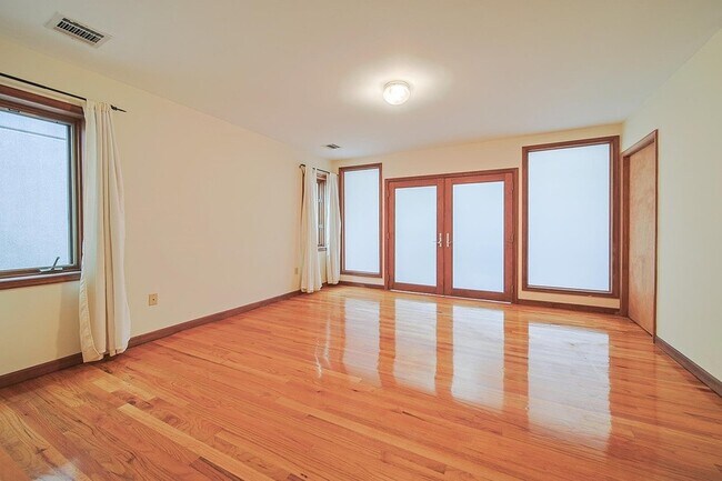 Building Photo - 220 Harrison Ave