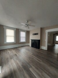Building Photo - 401 N Mulberry St