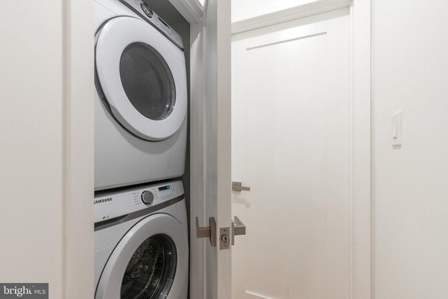 Building Photo - 850 N 19th St