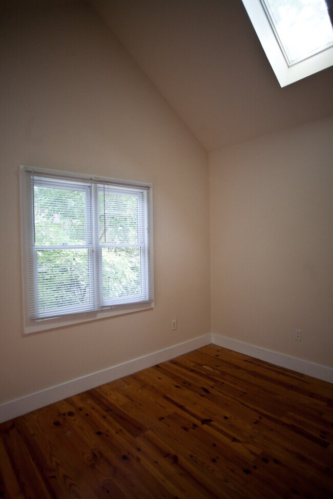 Building Photo - 116 Creel St