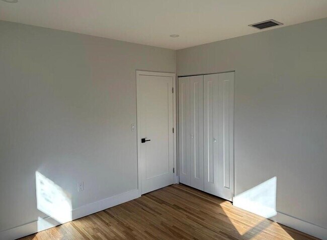 Building Photo - 170 W 58th St