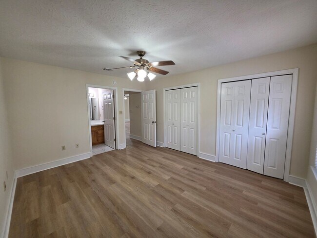 Building Photo - 916 Rentz Ave