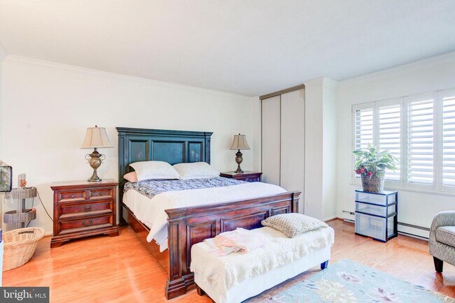 Building Photo - 307 Yoakum Pkwy