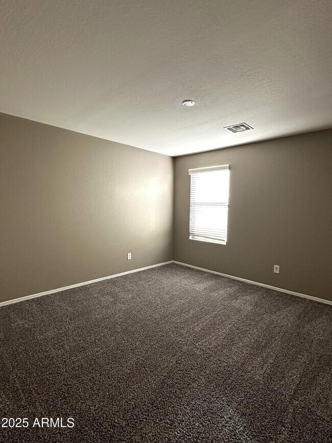 Building Photo - 11053 E Roselle Ave