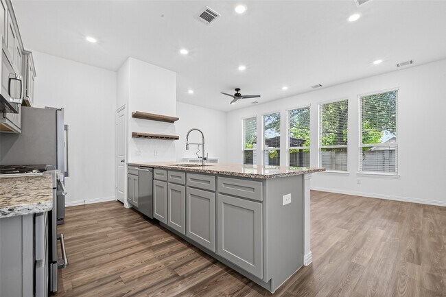 Building Photo - 4743 Glen Isle Dr