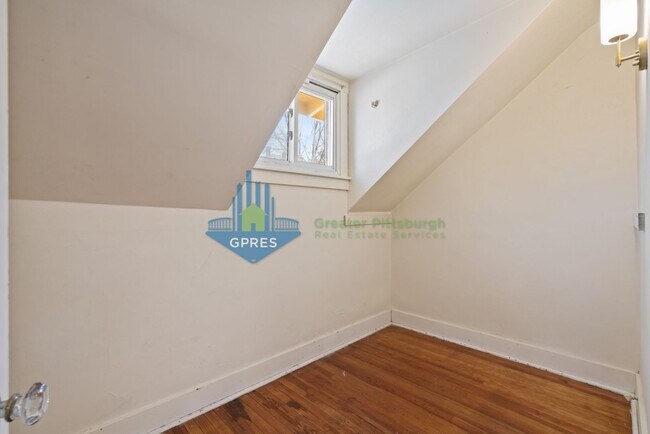 Building Photo - Spacious 3-Bedroom Home w/ Parking & Central A/C – Squirrel Hill