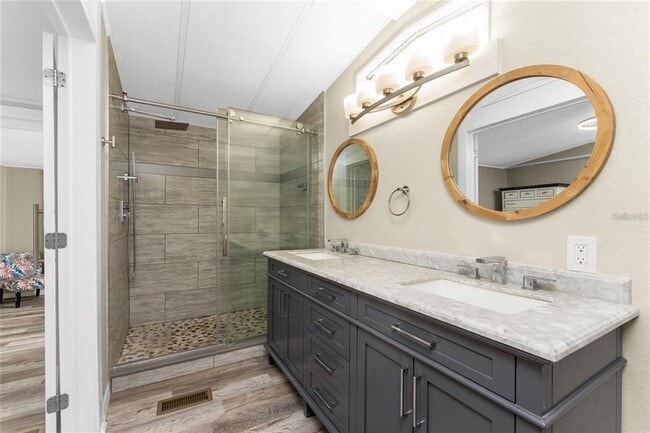 Building Photo - 15430 Olive Cir