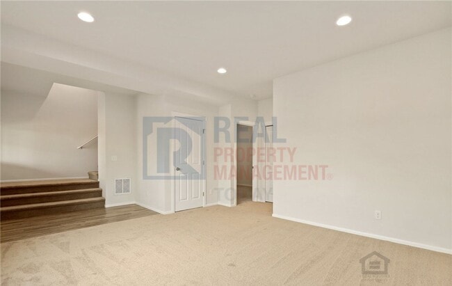 Building Photo - Beautiful 4-Bedroom Home Featuring Open Layout & Stainless Appliances!!