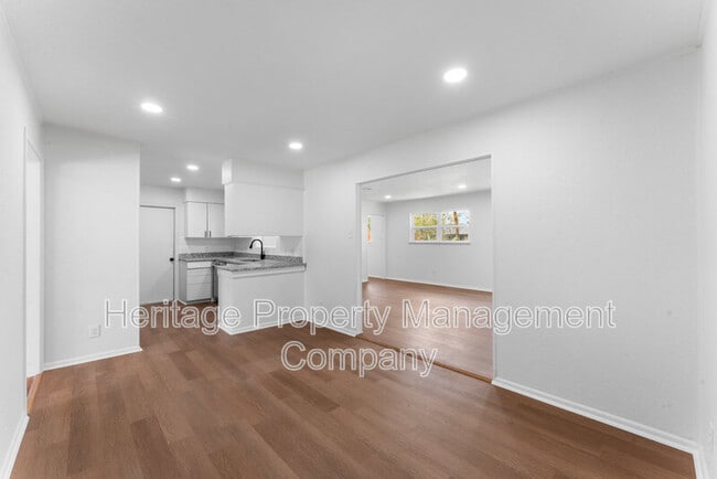 Building Photo - 4407 Bikini Dr