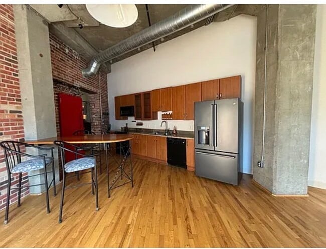 Building Photo - 2500 Walnut St