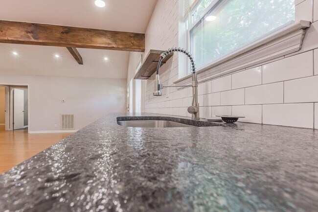 Building Photo - 3 bedroom updated home in a quiet, peaceful setting!