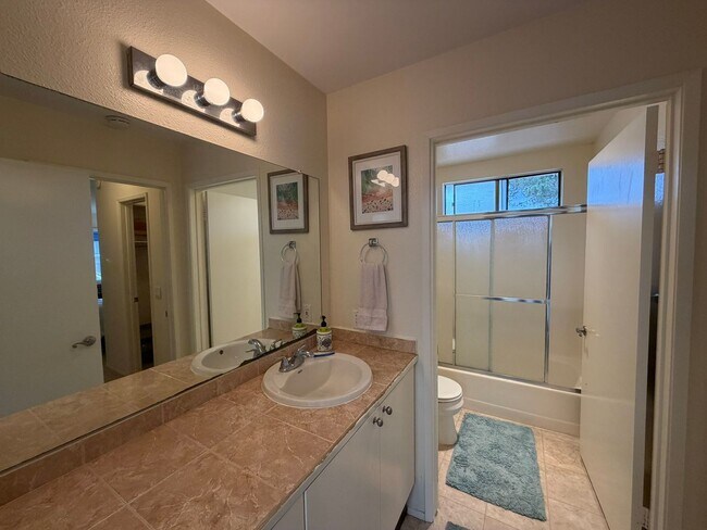 Building Photo - Light-Filled 1 Bed / 1 Bath Condo in UTC, San Diego – Skylights & Balcony