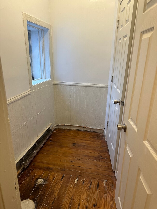 Building Photo - 46 Gesler St