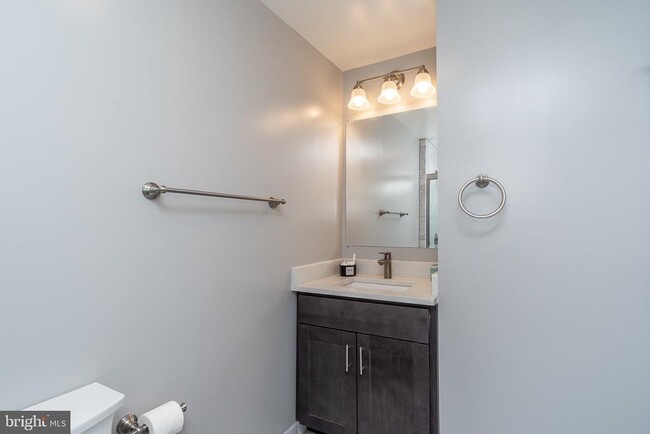 Building Photo - 365 Bonsal St