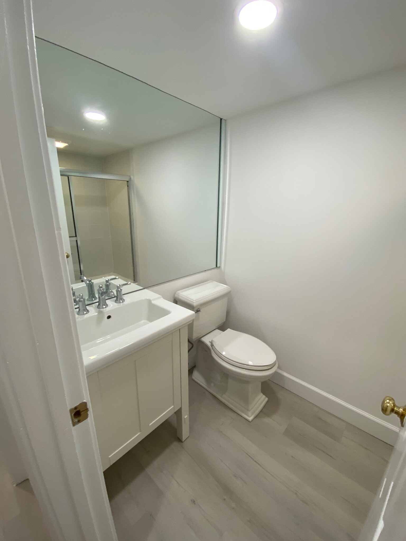 Bathroom - 2012 Hillyer Pl NW