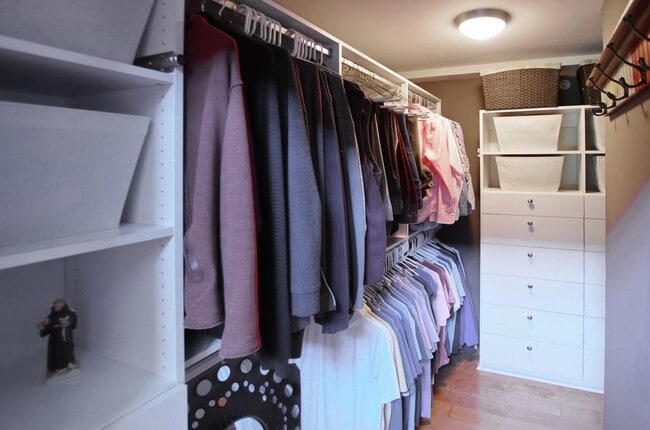 Building Photo - 400 Village Pkwy