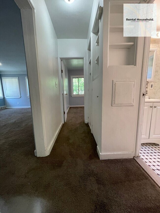 Building Photo - Stunning & Spacious 3-Bedroom Home in Warren!
